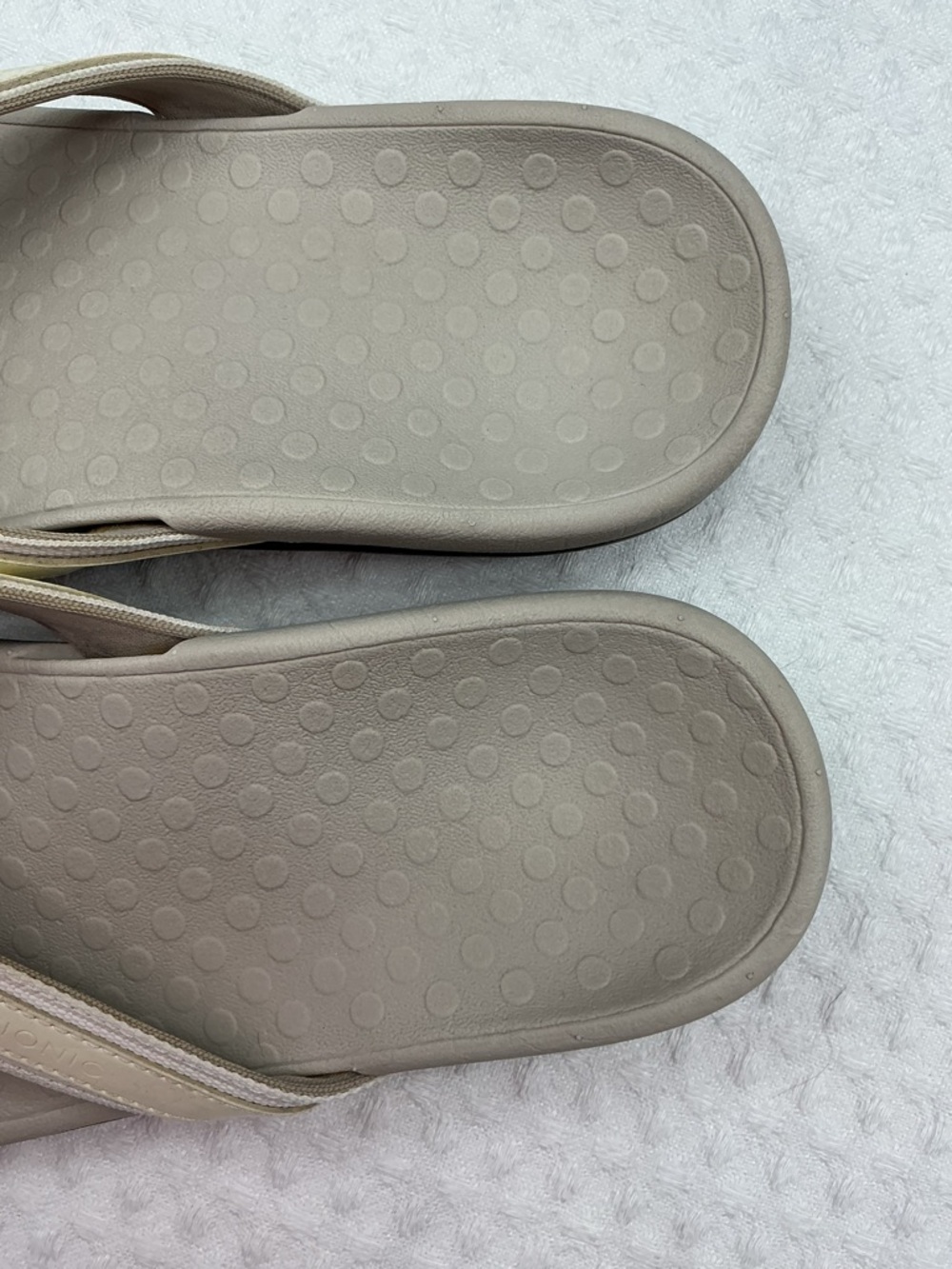 Vionic Beige Cream Thong Sandals - Picture 4 of 10